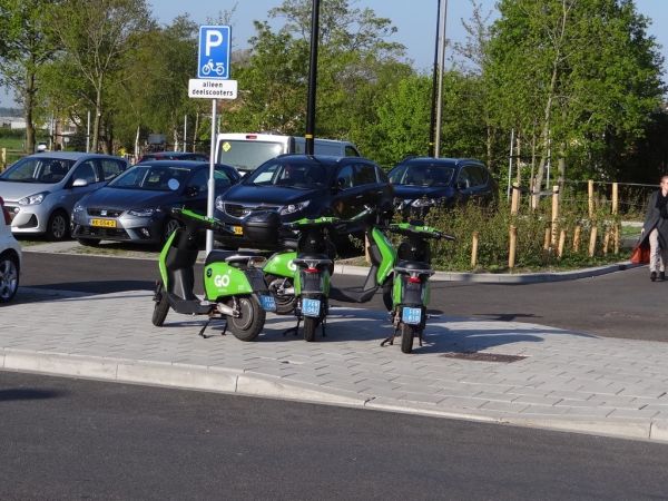 Goed nieuws voor de mensen met een beperking. Schiedam wil af van rondslingerende deelscooters